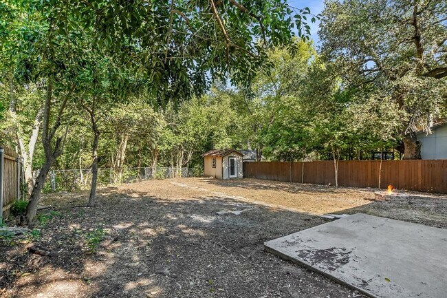 Building Photo - 736 Wales Way