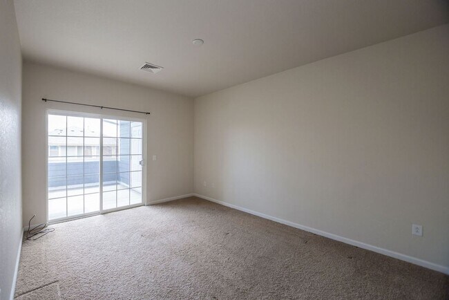 Building Photo - 2421 Owens Ave