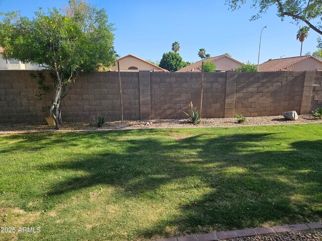 Building Photo - 1321 W Butler Dr