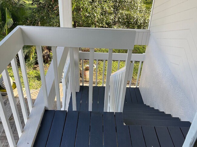 Building Photo - 1337 Center Ln