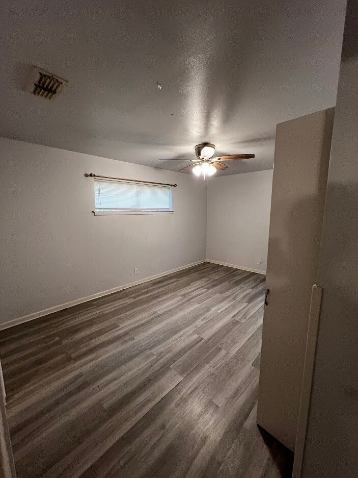 Building Photo - 205 Emerald Ln