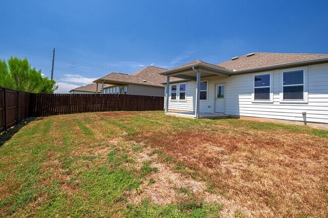 Building Photo - Homey 4 Bedroom, 2 Bath, 1-Story Home in H...