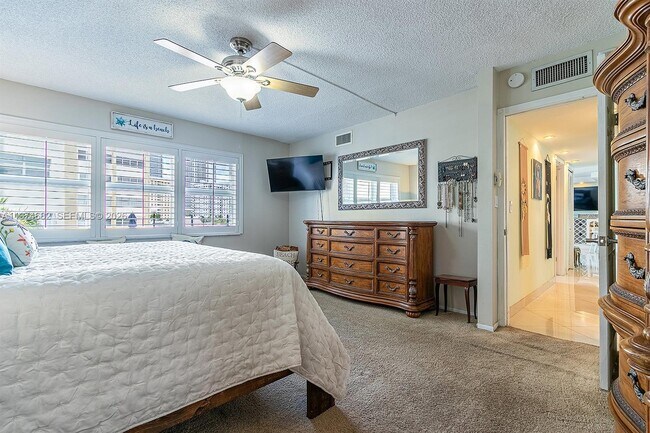 Building Photo - 121 Golden Isles Dr