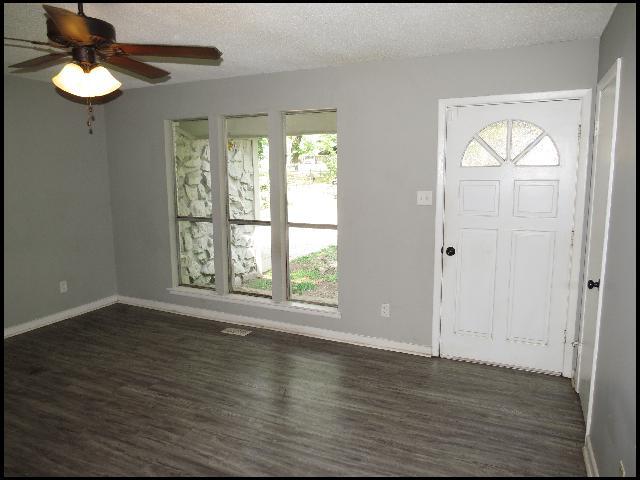 Building Photo - 1020 Towering Oaks Dr