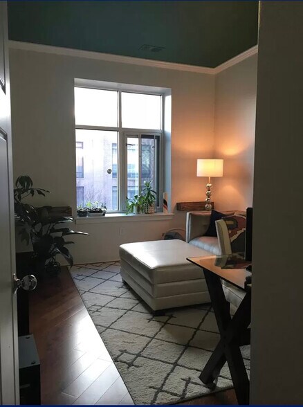 Building Photo - 324 E Main St