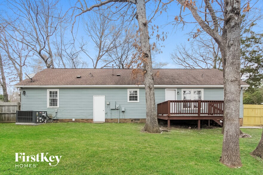 Building Photo - 11106 5 Cedars Rd