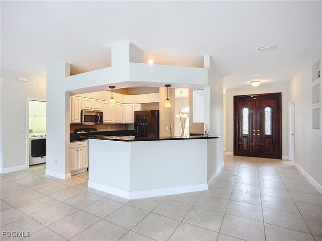 Building Photo - 4930 SW 25th Ct