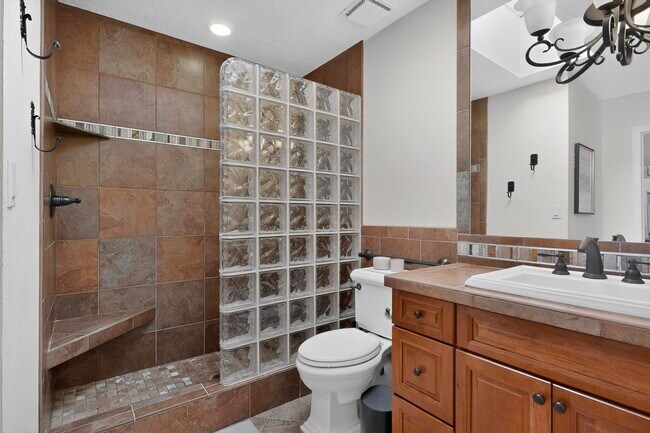 Building Photo - 9735 Village Green Dr NE