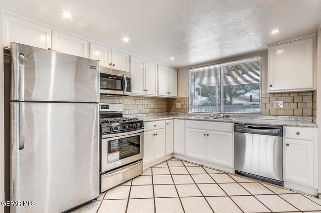 Building Photo - 5016 Cockrell Ln