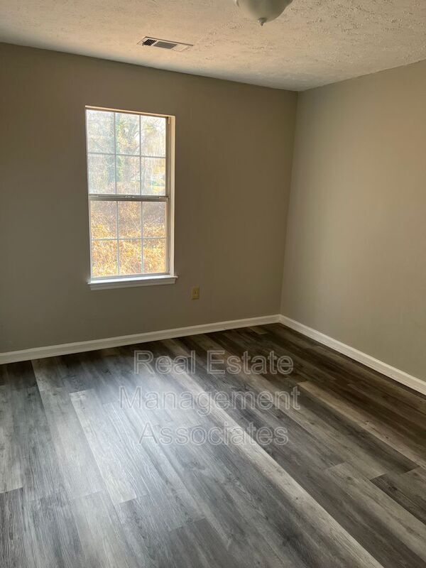 Building Photo - 201 Grove Pl