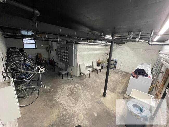 Building Photo - 845 W Agatite Ave