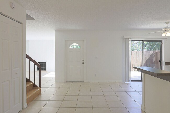 Building Photo - Parkwoods 12341-2