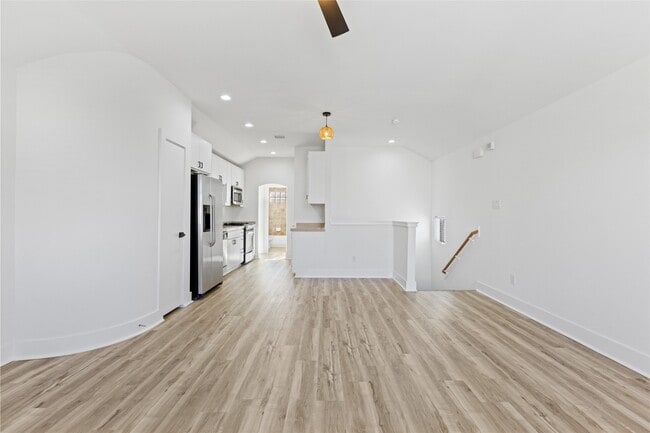 Building Photo - 5941 S Loop E