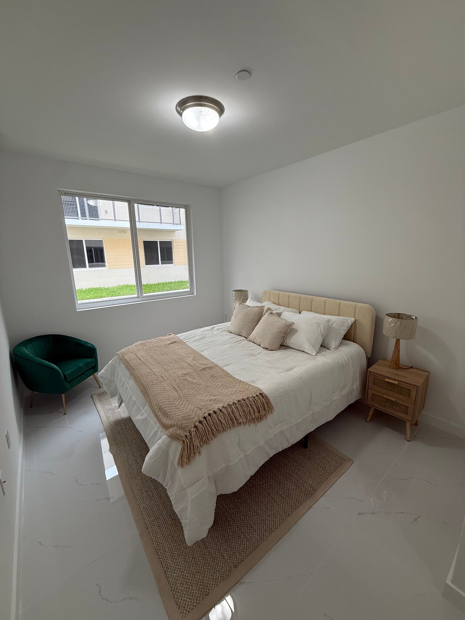 Building Photo - 810 SW 71st Ave