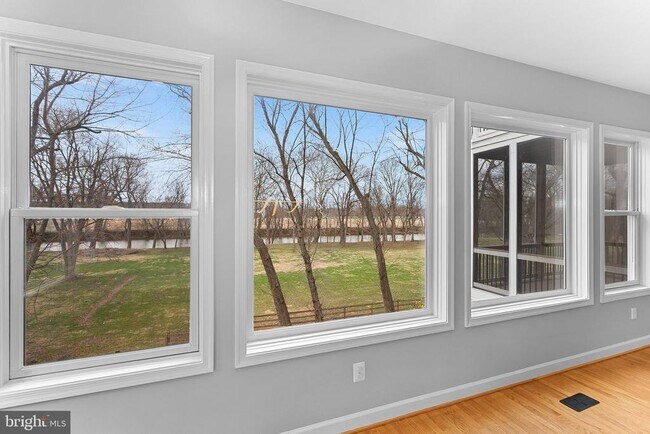 Building Photo - 19451 Youngs Cliff Rd