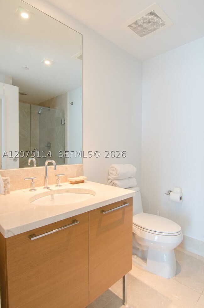 Building Photo - 17001 Collins Ave