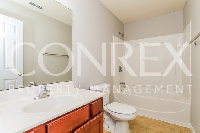 Building Photo - Stunning 3 Bedroom with Cathedral Ceilings!