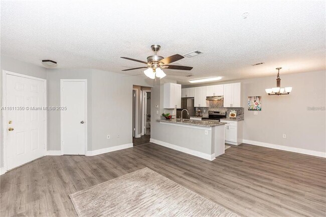 Building Photo - 623 Dory Ln