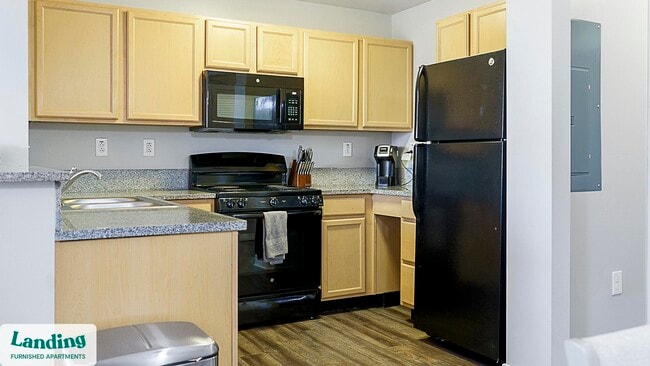 Building Photo - 335 W 9th St