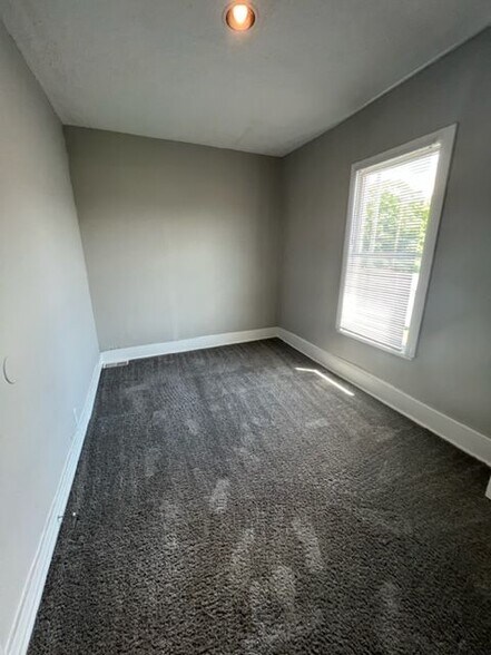 Building Photo - 622 Stewart Ave