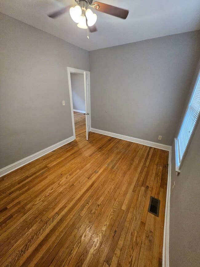 Building Photo - 6136 S Richmond St