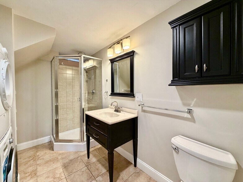 Building Photo - 512 E 3rd St