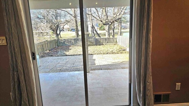 Building Photo - 37 Anderson Ct