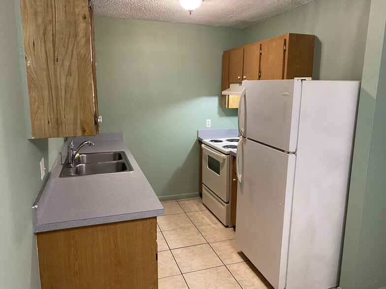 Kitchen - 3010 Ernest Dr