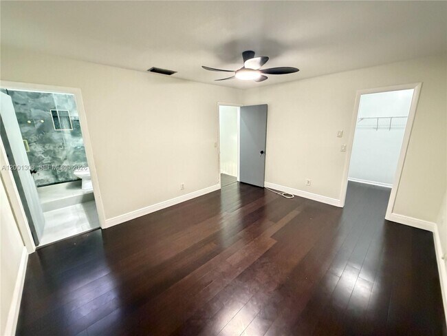 Building Photo - 6817 SW 40th St