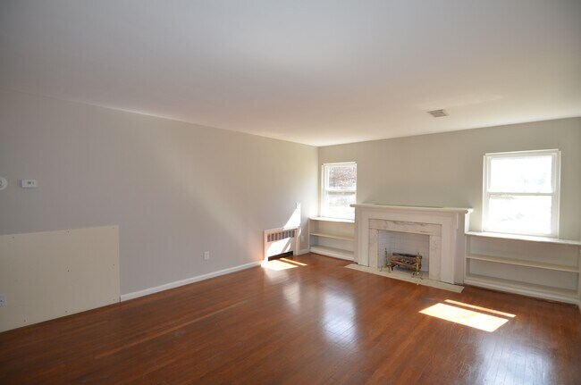 Building Photo - 2620 Losantiville Ave