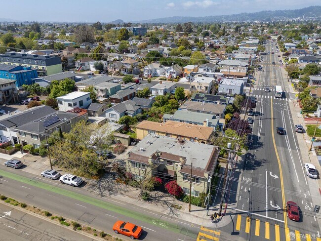 Building Photo - 906 40th St