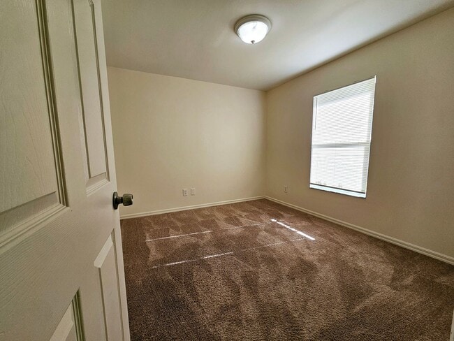 Building Photo - 2 Bedroom + Den Duplex
