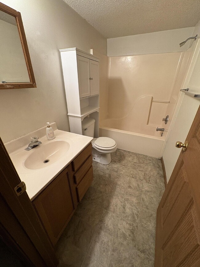 Building Photo - 2 Bed 2 Full Bath for Lease!