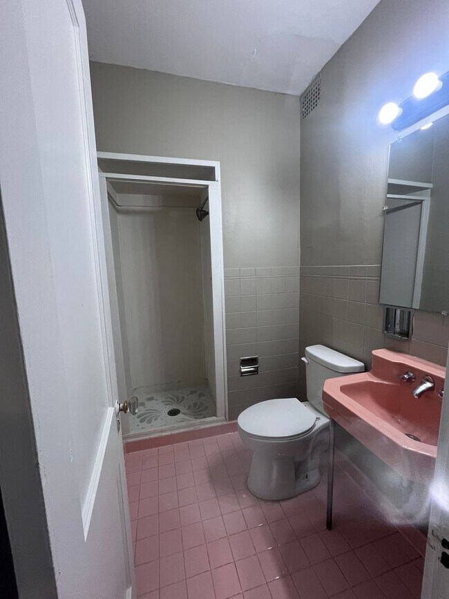 Building Photo - Coming Soon to Midtown - 3 Bedroom 3 Bath Townhome!