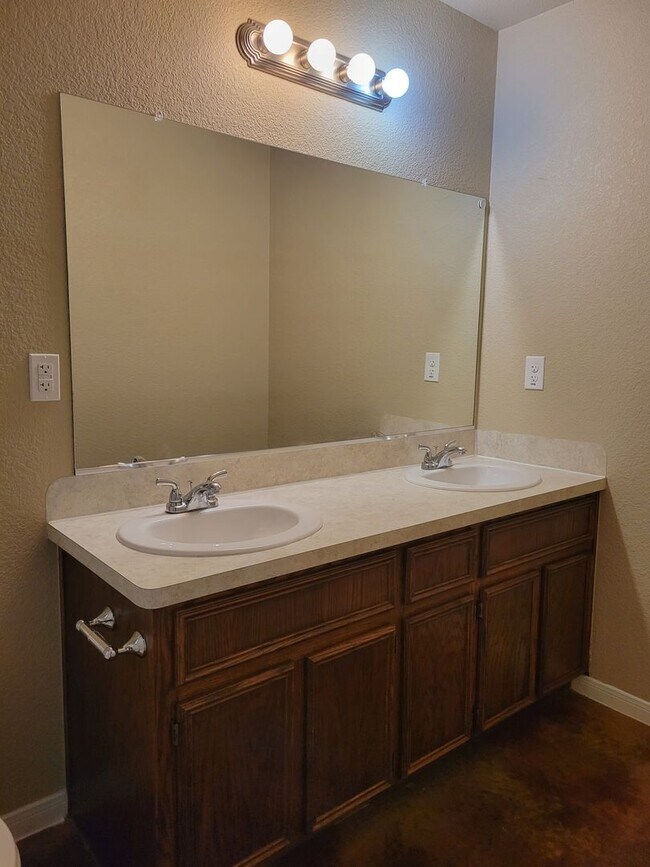 Building Photo - 101StoneCanyon