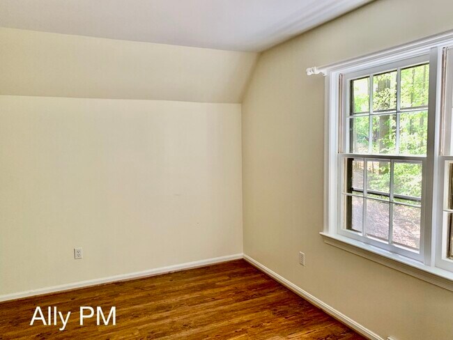 Building Photo - 1180 Fox Ridge Dr