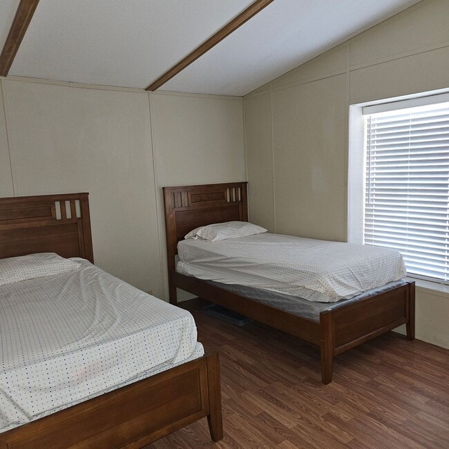 Building Photo - Furnished 2 bedroom, 2 bath available now