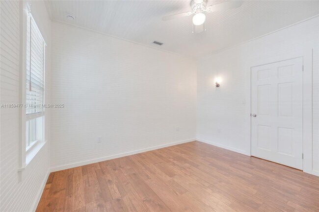 Building Photo - 3822 Oak Ave