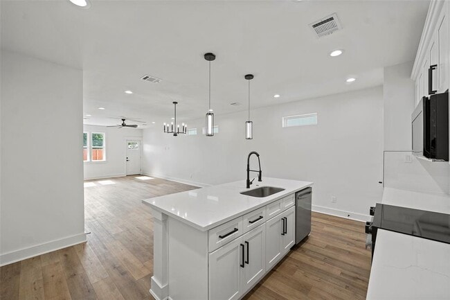 Building Photo - 8419 Venus St