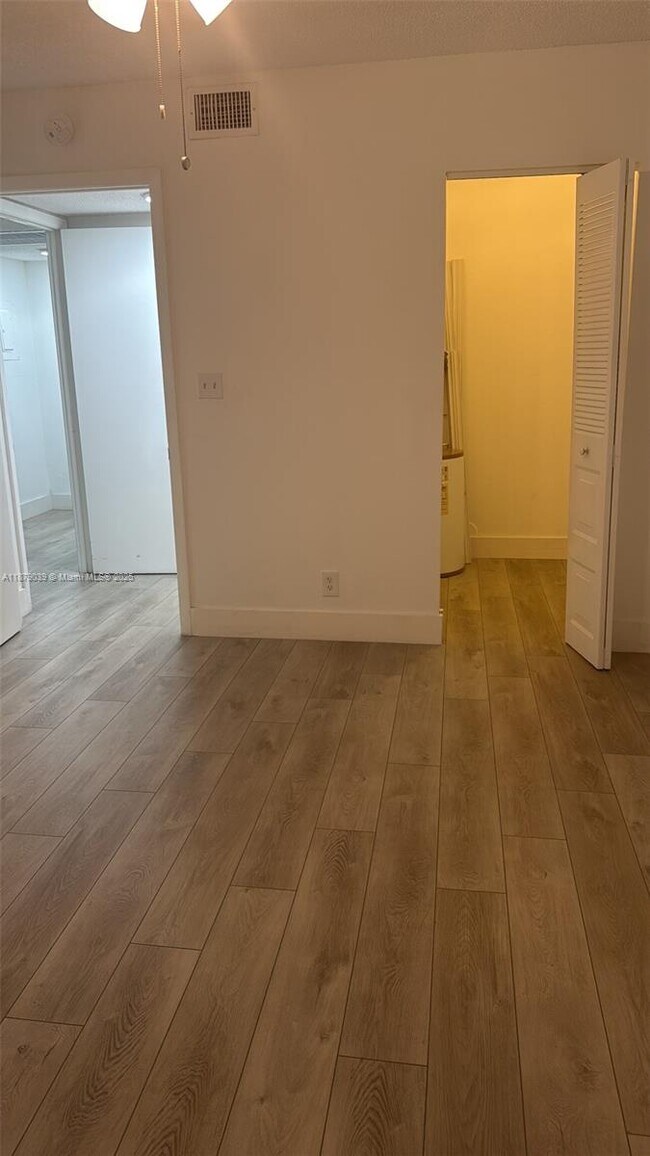 Building Photo - 8100 Geneva Ct