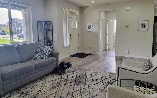 Building Photo - Bright, Spacious 4 bedroom in Pinnacle Peak