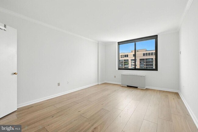 Building Photo - 3705 S George Mason Dr