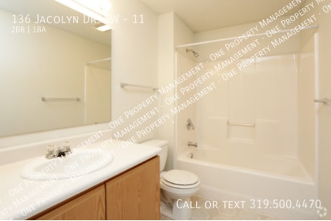 Building Photo - 136 Jacolyn Dr SW