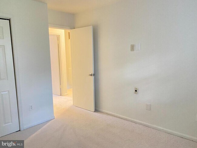 Building Photo - 6802 Dina Leigh Ct