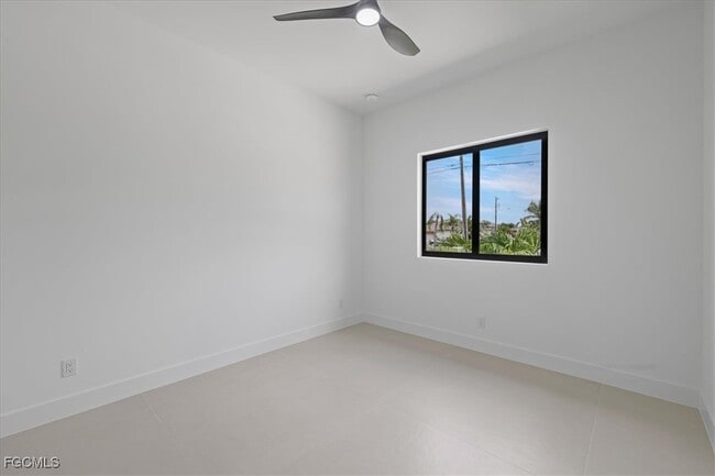 Building Photo - 4333 SW 16th Pl