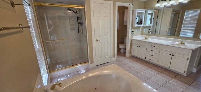 Building Photo - 1323 Falling Leaf Ln