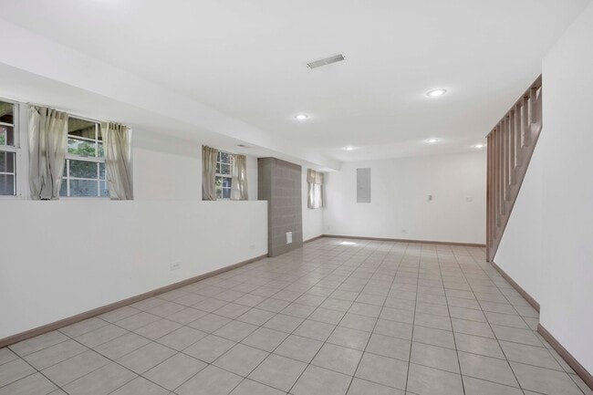 Building Photo - 2164 Seaver Ln