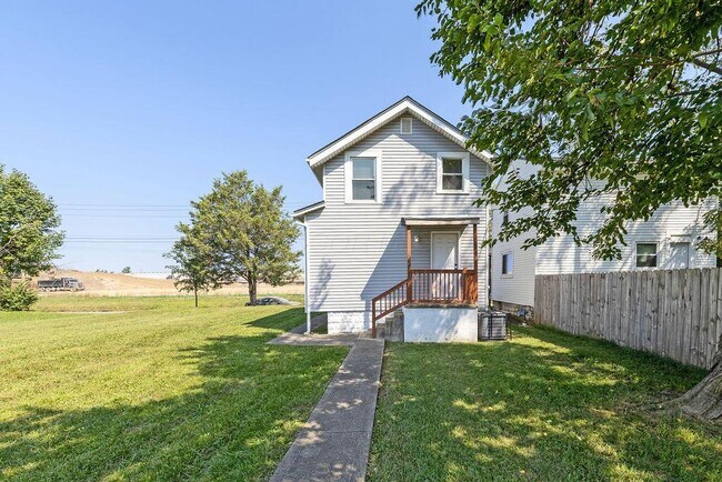 Building Photo - 927 Camden Ave