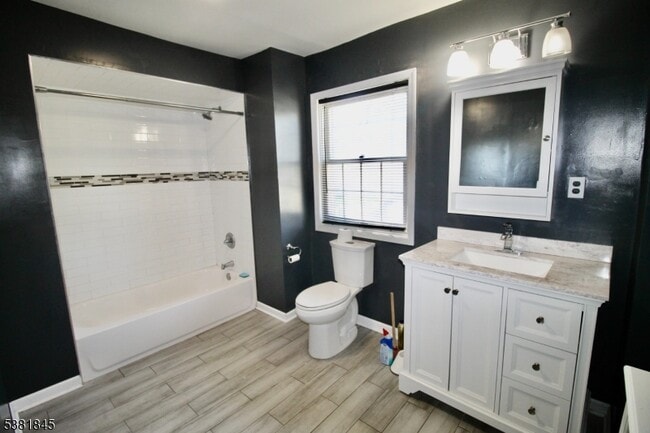 Building Photo - 22 Rockland Terrace