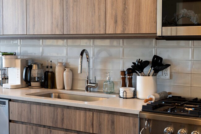 Building Photo - 1122 W Chicago Ave